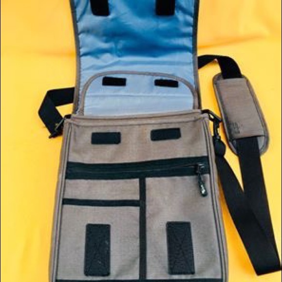 STM Laptop Mesenger Bag - Picture 2 of 3